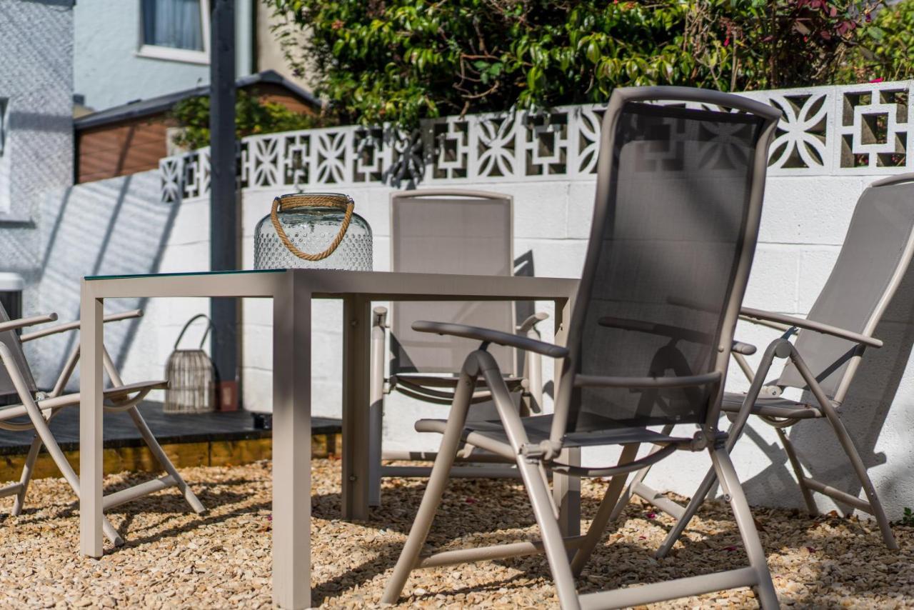 Parke -Hottub- Apartment Pembroke Dock Exterior foto