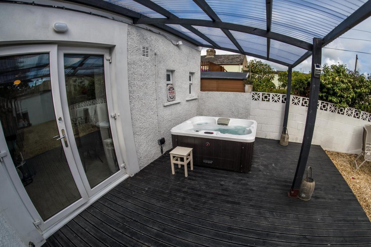 Parke -Hottub- Apartment Pembroke Dock Exterior foto